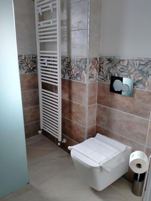 Suite Room Malpensa B&B Cardano Al Campo Eksteriør bilde