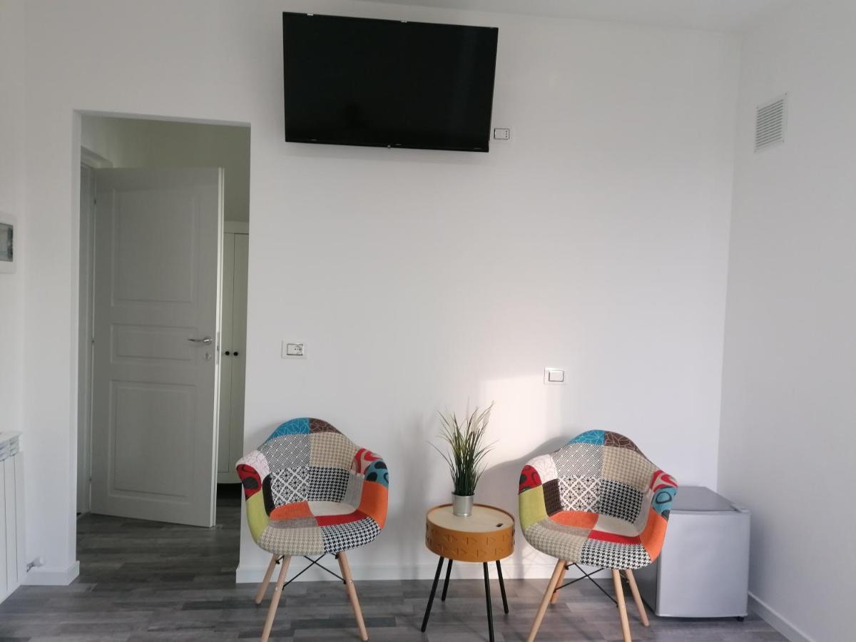 Suite Room Malpensa B&B Cardano Al Campo Eksteriør bilde